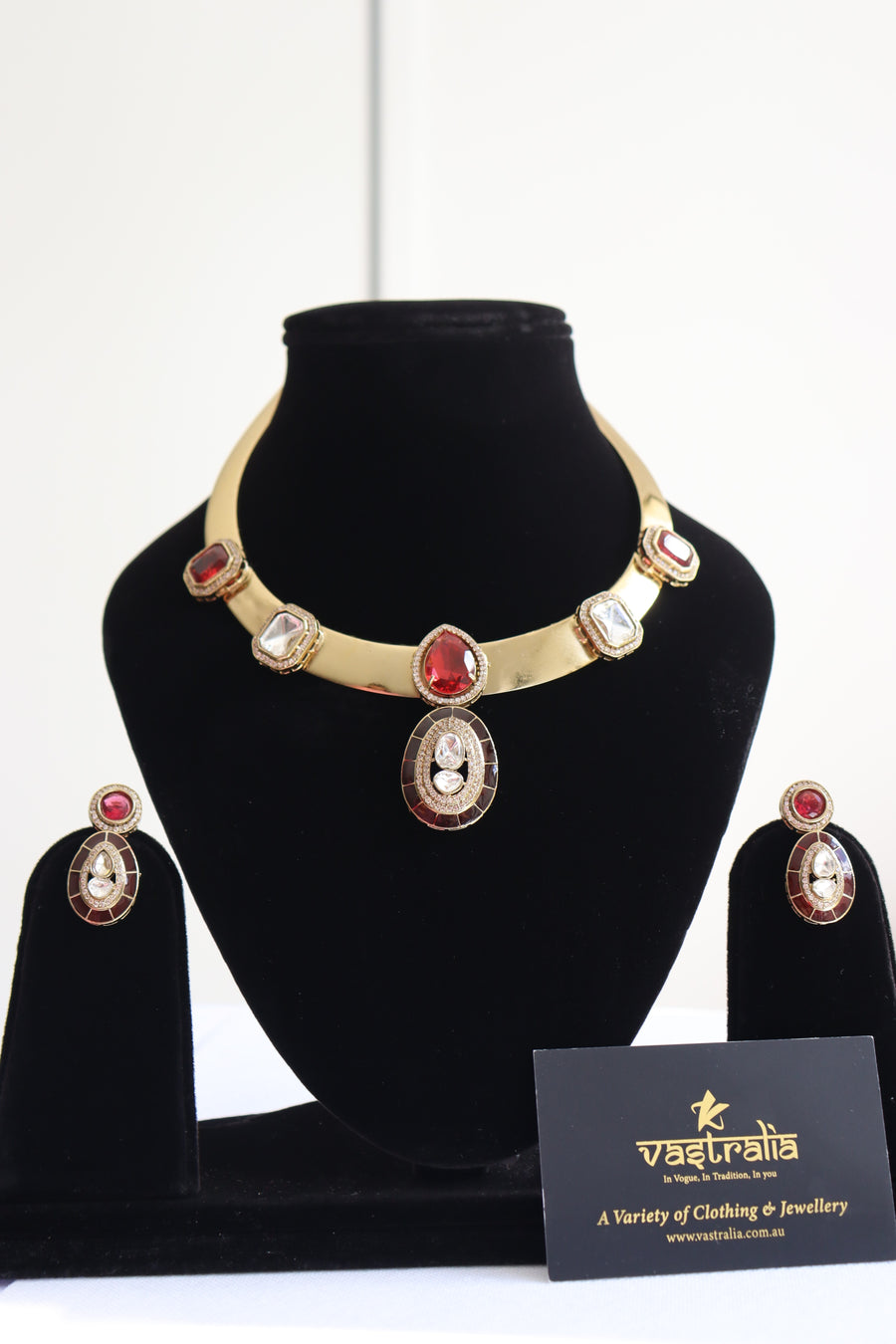 Contemporary Kundan Stone Gold Hasli Choker Necklace Set