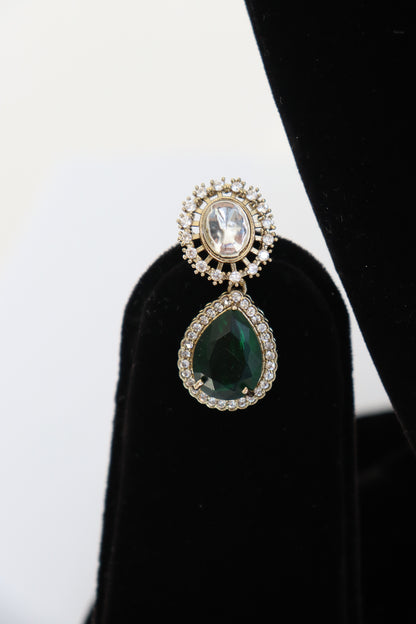 Emerald Kundan Textured Gold Hasli Choker Necklace Set