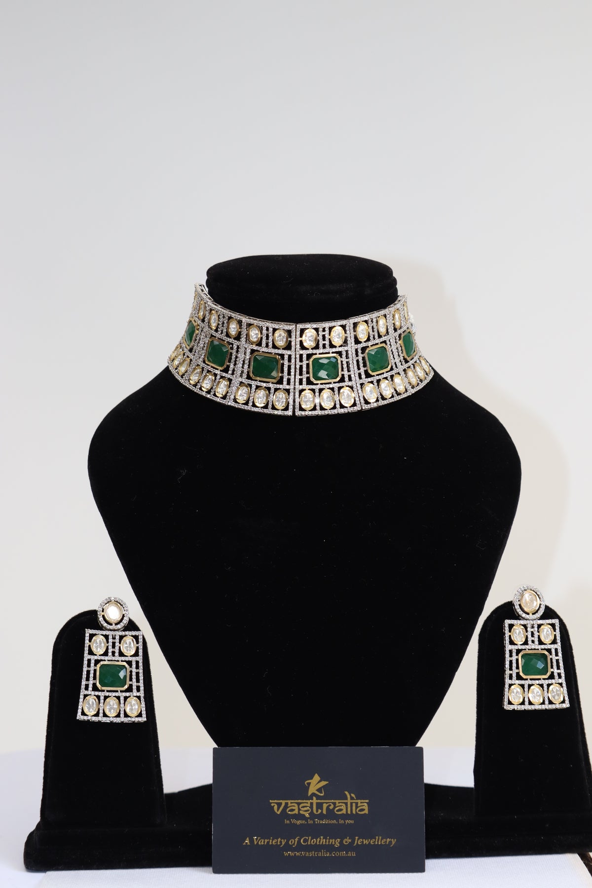 Emerald Green & Kundan Geometric Broad Choker Necklace Set