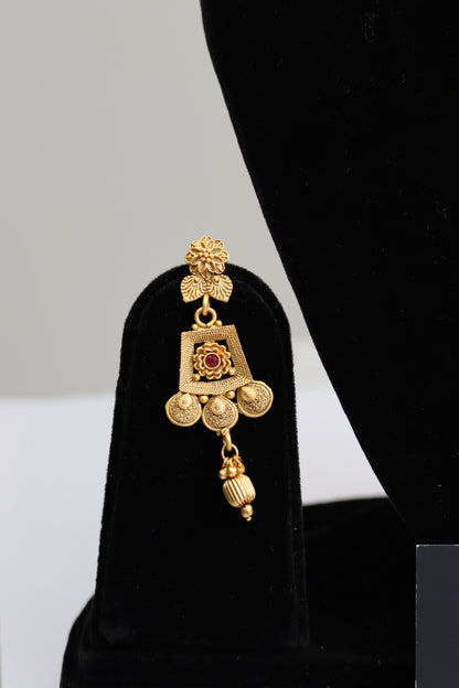 Matte Gold Temple-Style Choker Necklace Set with Maang Tikka