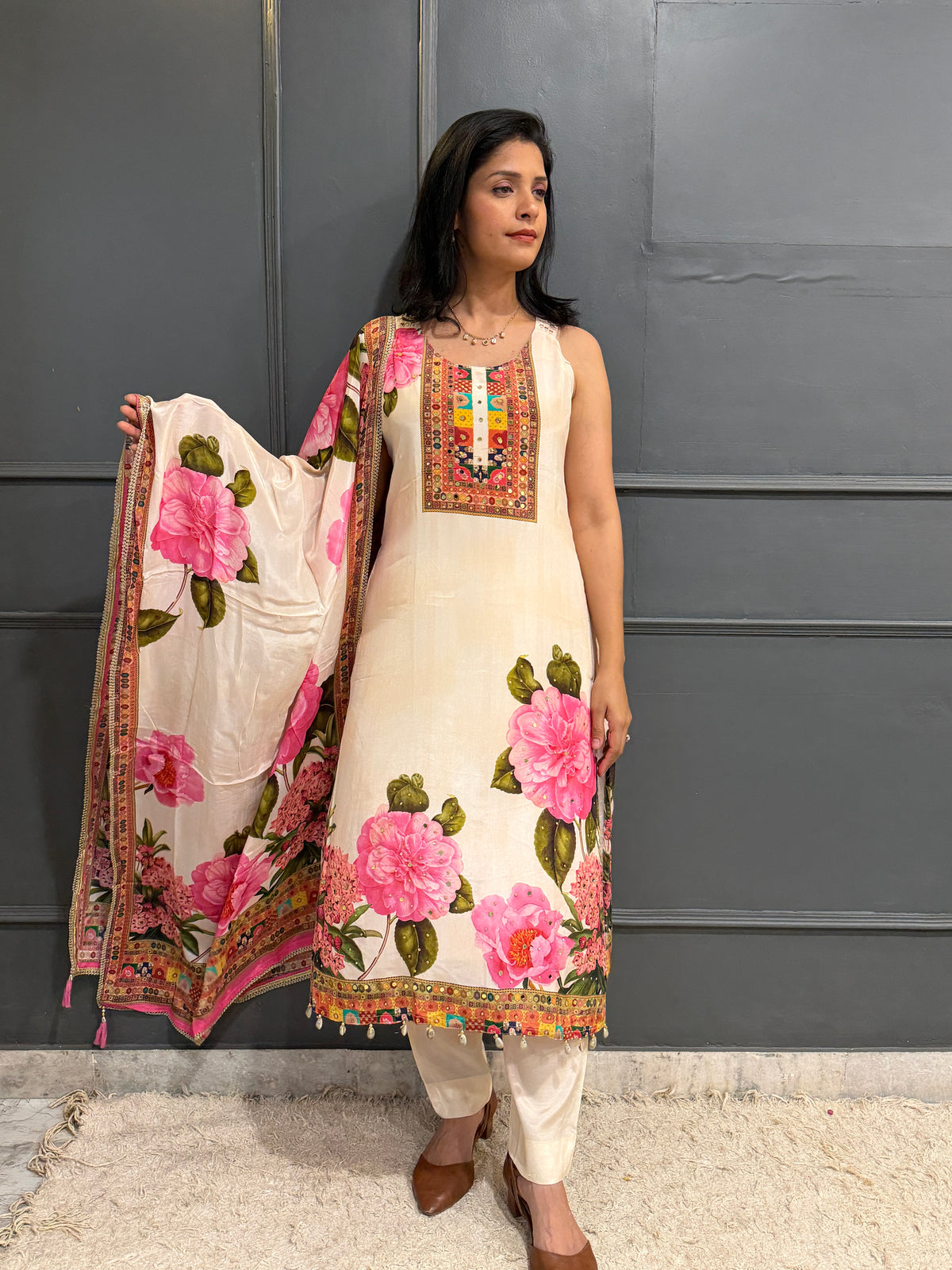 Cream Floral Print Sleeveless Crepe Kurta Set with Dupatta