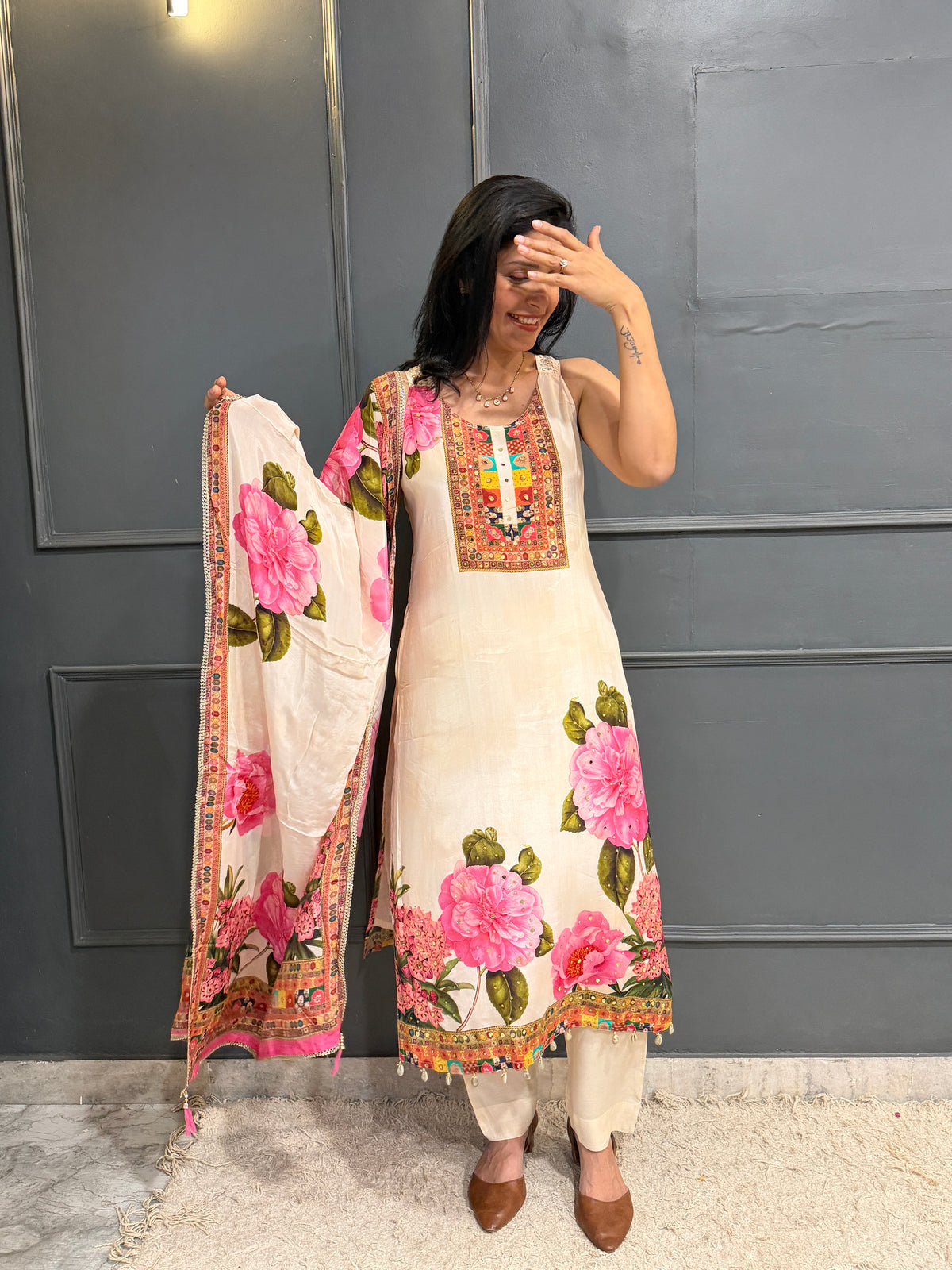 Cream Floral Print Sleeveless Crepe Kurta Set with Dupatta