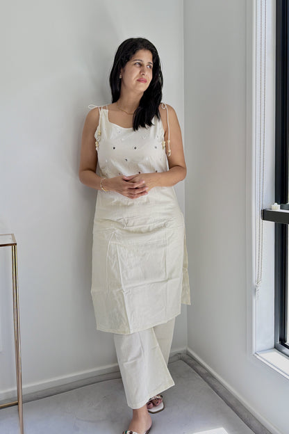 Off-White Sleeveless Mirror Work Cotton Kurta Pant Set