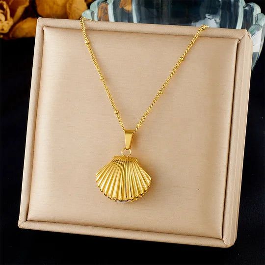 Gold Seashell Pendant Necklace