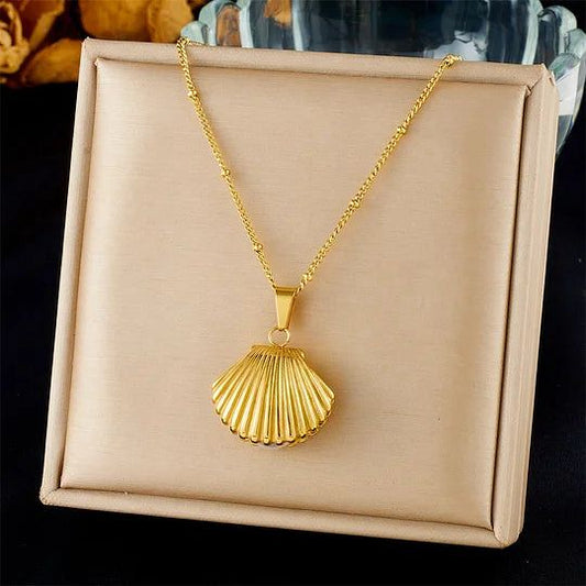 Gold Seashell Pendant Necklace